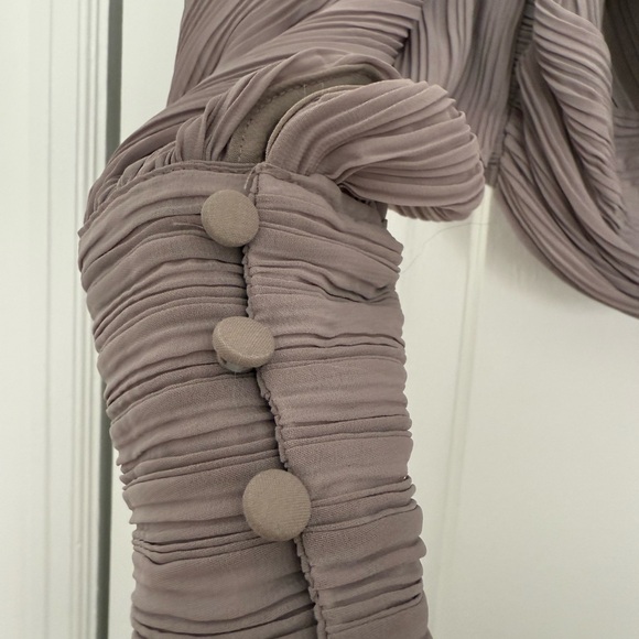 Zara - knotted pleated top - Picture 3 of 6